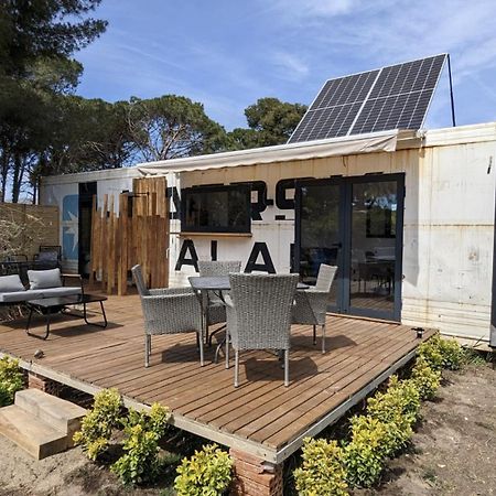 Cooltainer Retreat: Sustainable Coastal Forest Tiny House Near Barcelona カステルデフェルス エクステリア 写真