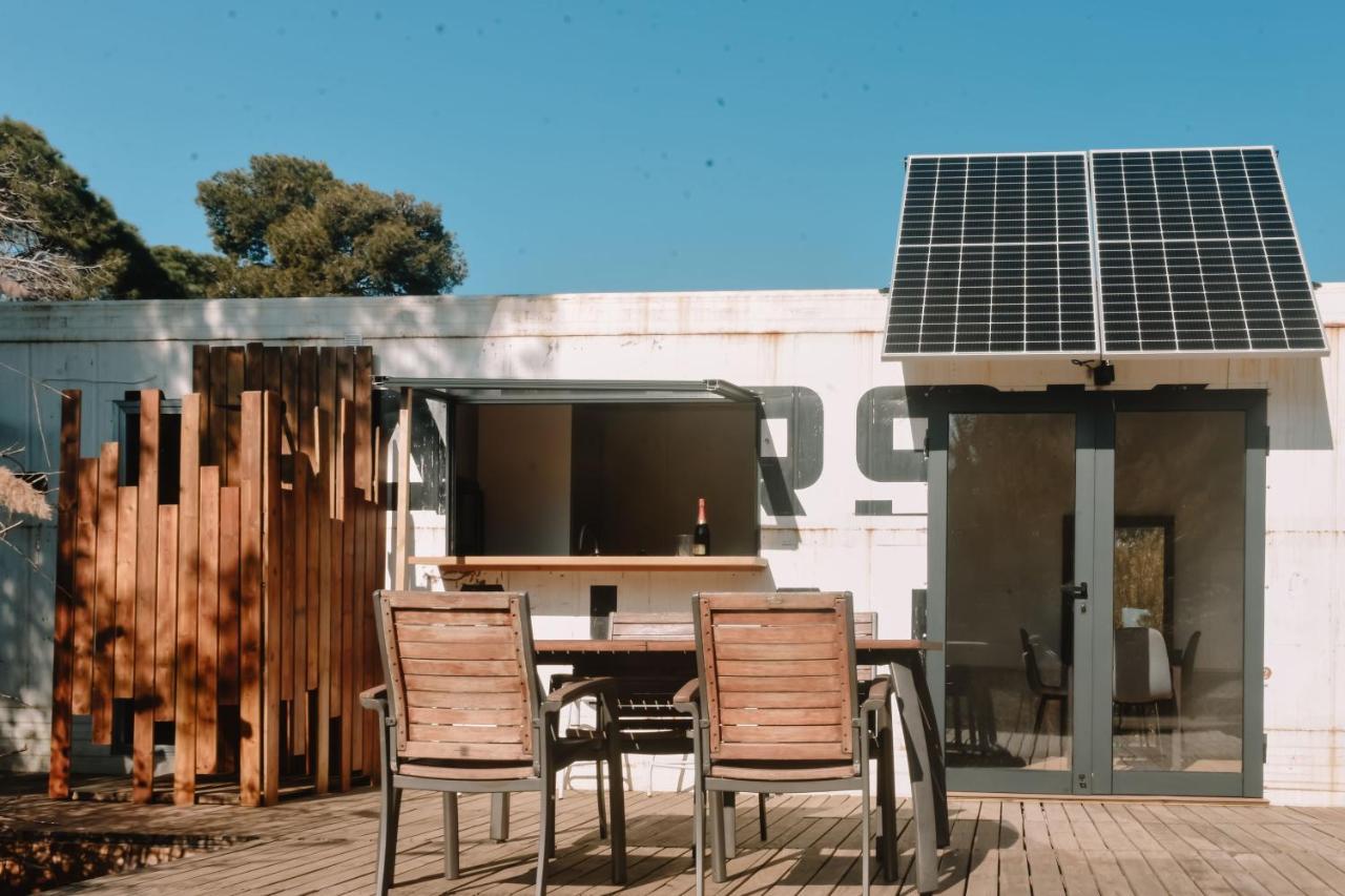 Cooltainer Retreat: Sustainable Coastal Forest Tiny House Near Barcelona カステルデフェルス エクステリア 写真