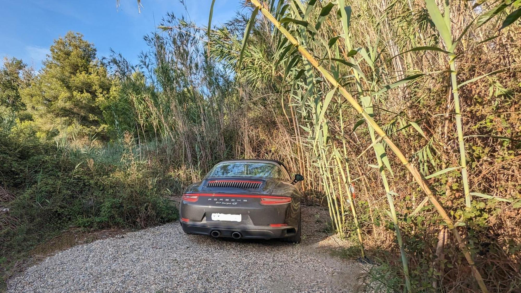 Cooltainer Retreat: Sustainable Coastal Forest Tiny House Near Barcelona カステルデフェルス エクステリア 写真